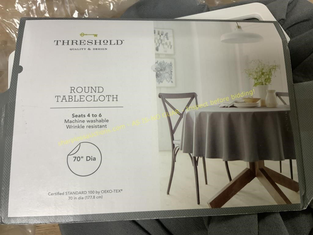 Threshold 70"D round table cloth