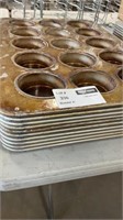 1 LOT 10-MUFFIN / MINI CAKE PAN, 15 MOLDS, 18’’ X