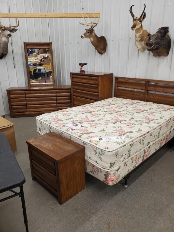4 pc Queen Oak Bedroom Set, includes mattress,