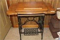 Treadle Sewing Machine 34×18×31 In Closed