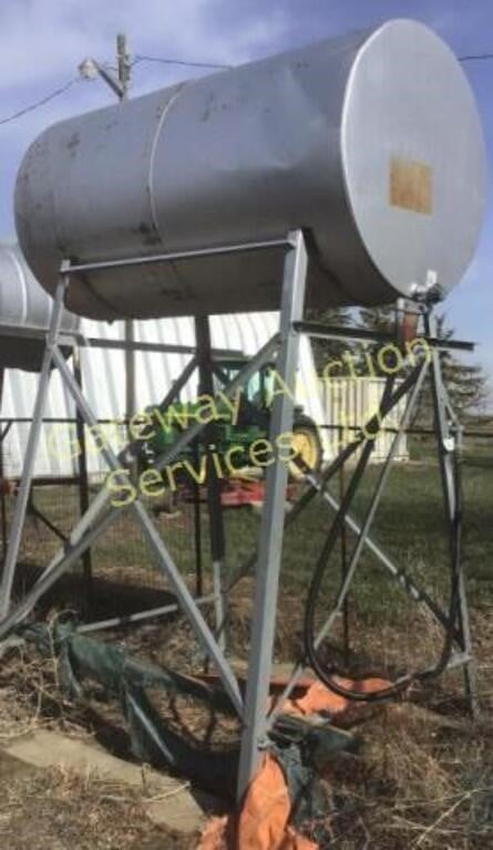 500 Gallon Fuel Tank with Stand