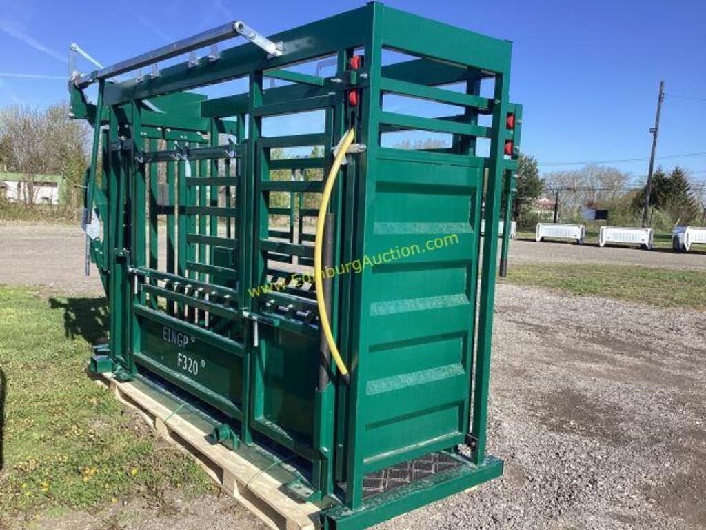 BRAND NEW CATTLE CHUTE/STANTION
