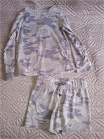 C9) Xs girls 4/5 long sleeve and shorts set very
