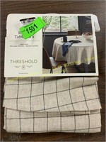 Threshold 70"D round table cloth