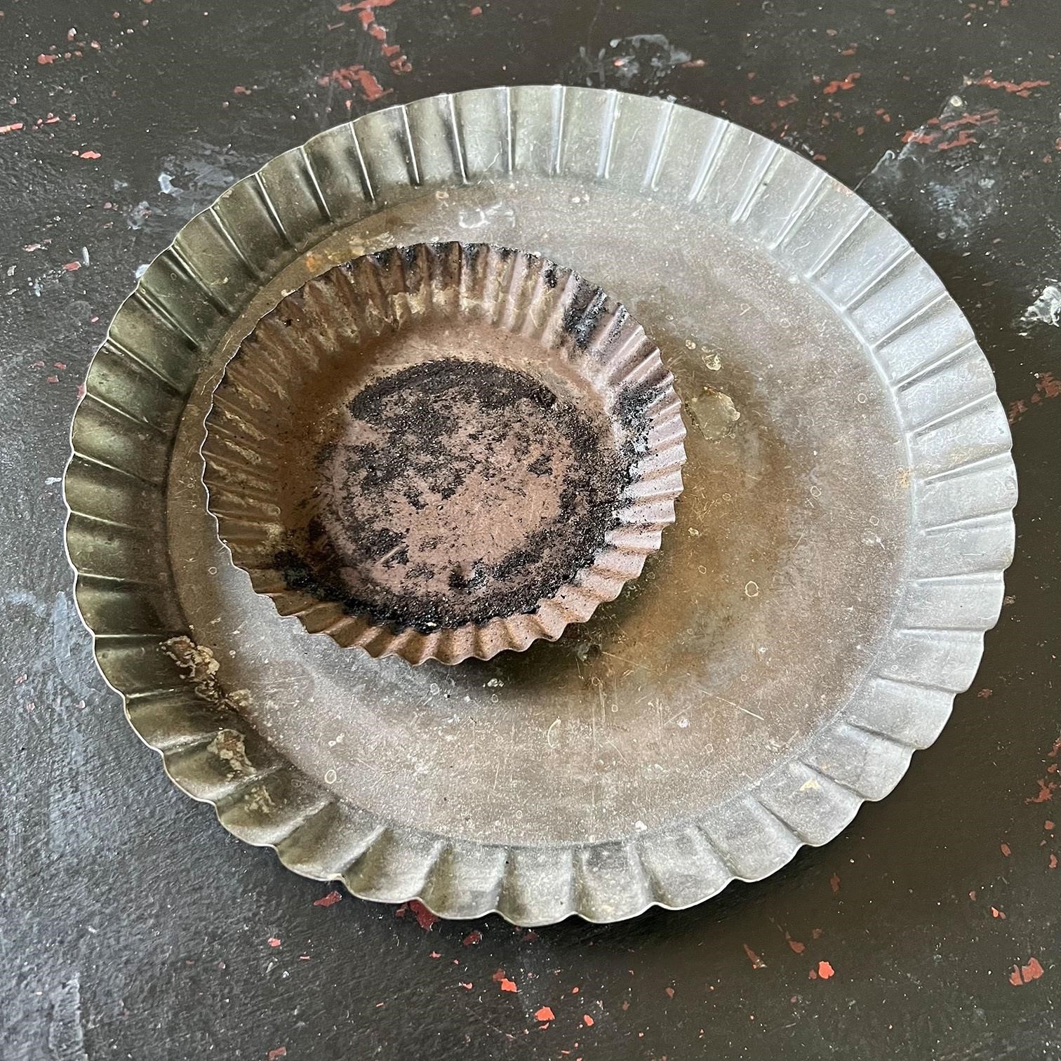 Tin Plates, Set of 2
