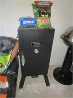 MASTERBUILT ELECTRIC SMOKE HOUSE WITH CHIPS -