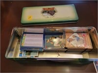 BOX OF ASSORTED BASEBALL TRADING CARDS