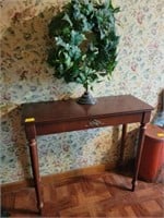 OCCASIONAL TABLE W/ARTIFICIAL GREENERY