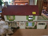 TIN DOLL HOUSE AND DOILLYS
