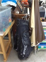 Titleist golf bag with clubs
