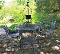 WROUGHT IRON TABLE AND 4 CHAIRS W/FLOWER