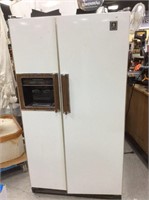 GE side-by-side refrigerator freezer