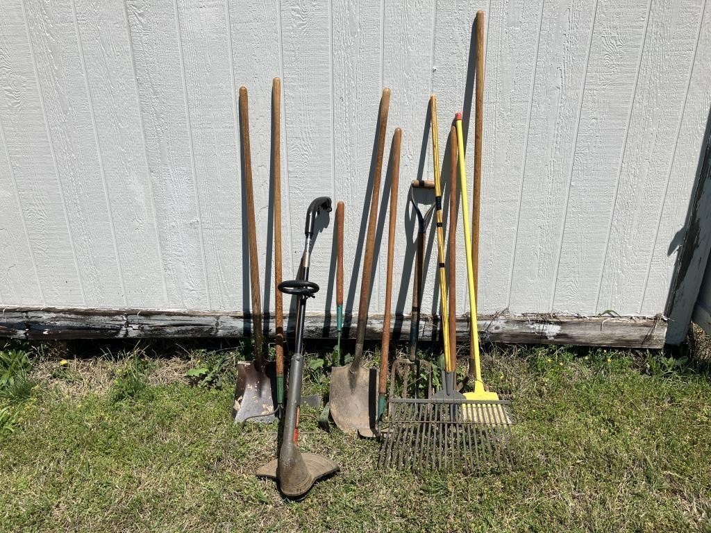 Lawn & Garden Tools/Shovels/Rakes/Weed Eater