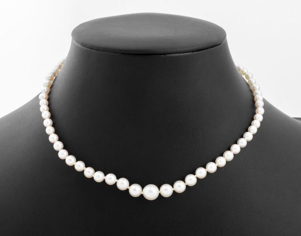Graduated Pearl Necklace 14K White Gold Clasp