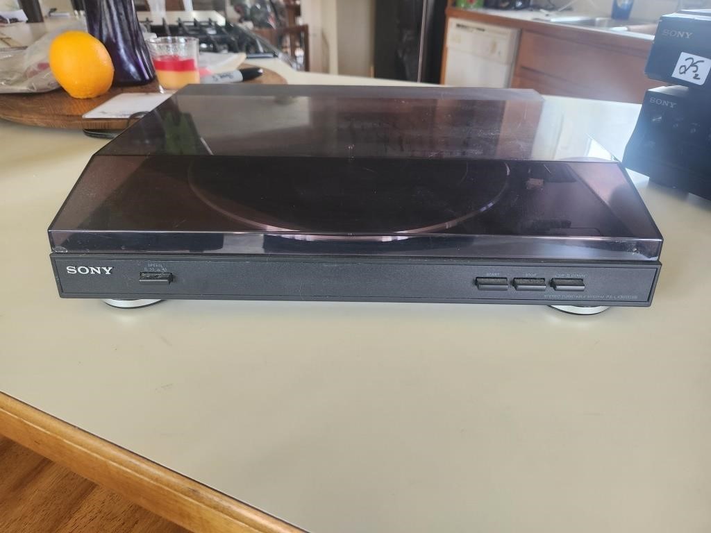 SONY Turntable- works well