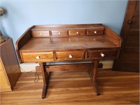 Vintage Trustle/Writing Desk. 25D 35.5H 42W