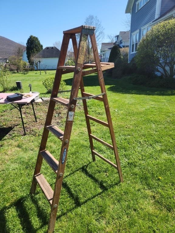 Werner 6' wooden step ladder