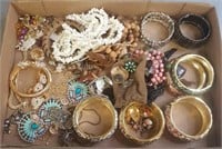 Group fashion & costume jewelry beads, etc