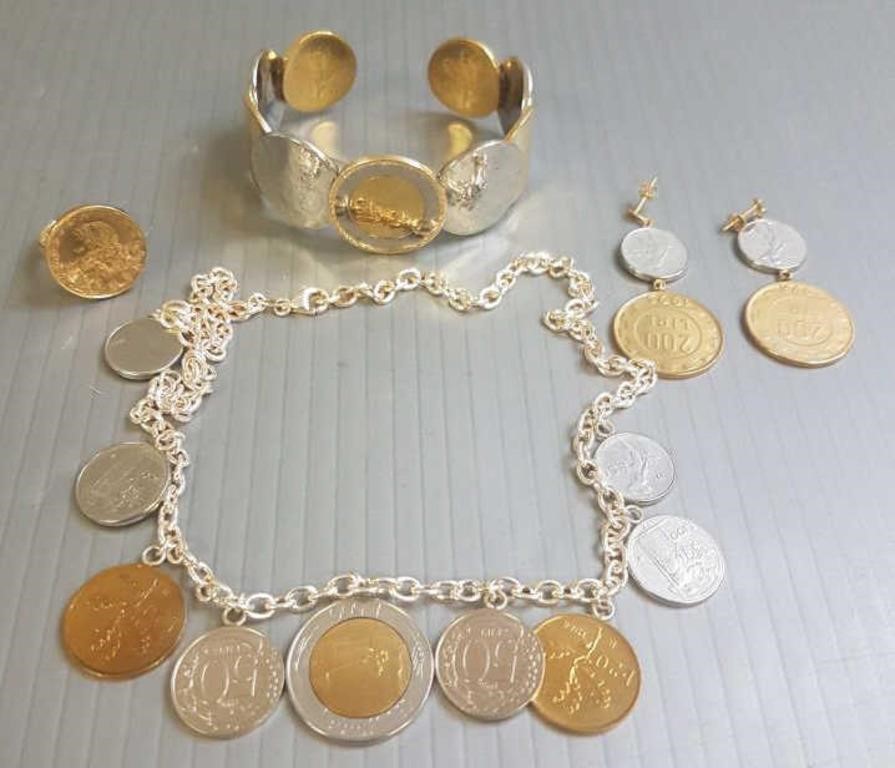 Group coin motif jewelry incl. ring w/ gold band