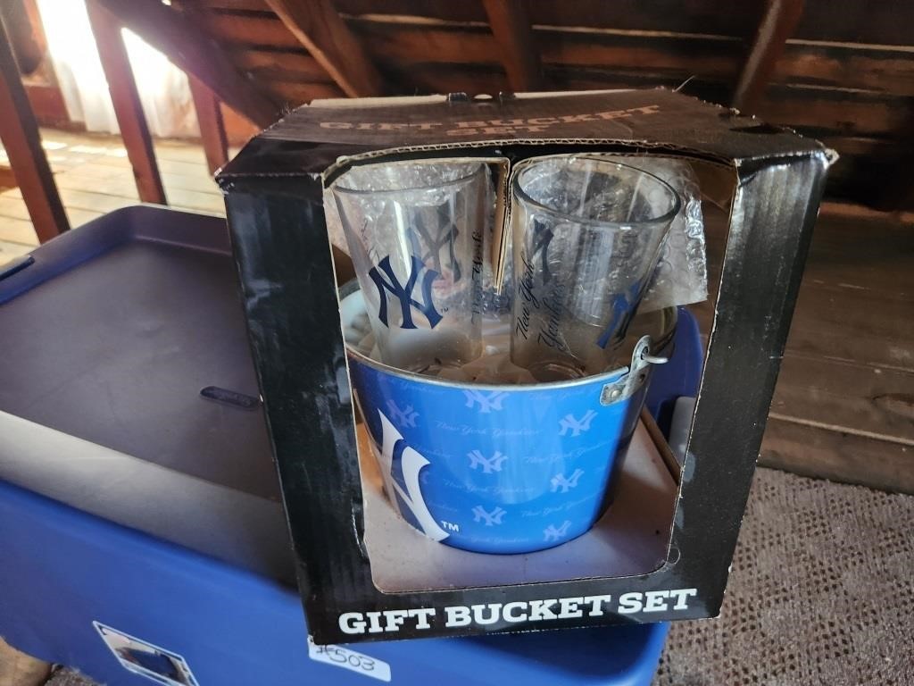 Yankees Gift Bucket