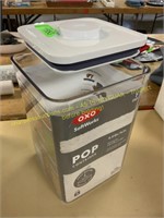 OXO 4qt pop container