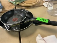 2 T-Fal frying pans