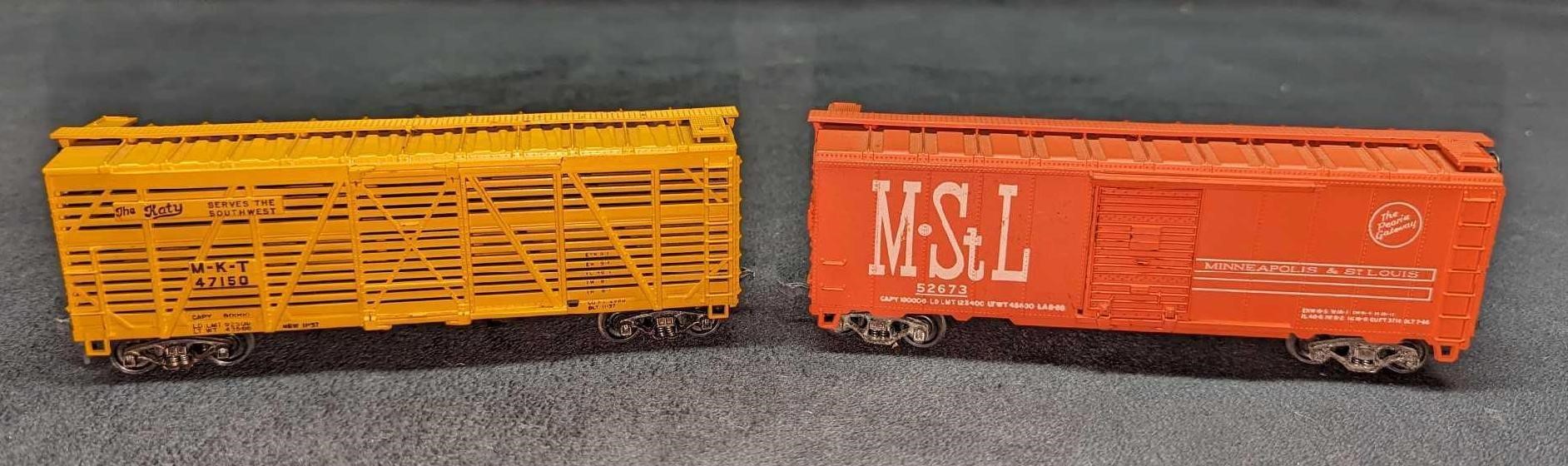 HO Scale Stock Cattle Car & Minneapolis Boxcar