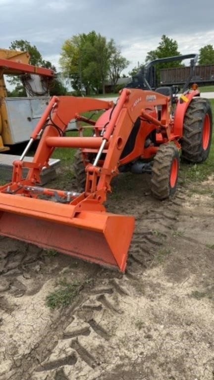 2015 Kubota tractor with loader 1108 hours,