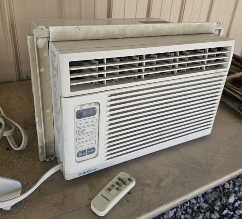 Goldstar air conditioner with remote