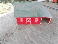 Red Toy Barn 14x13x46L