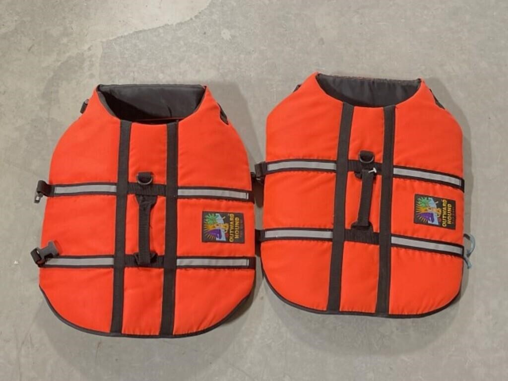 2 outward hound pet gear floatation vests