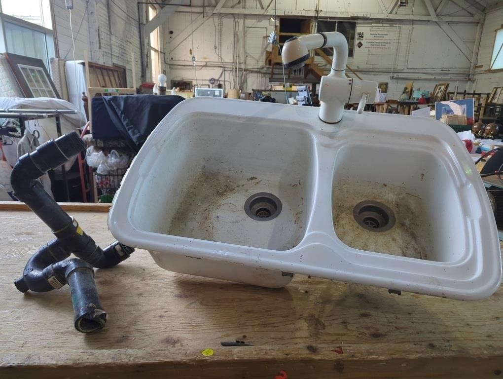 Double Sink with Retractable Faucet and Plumbing