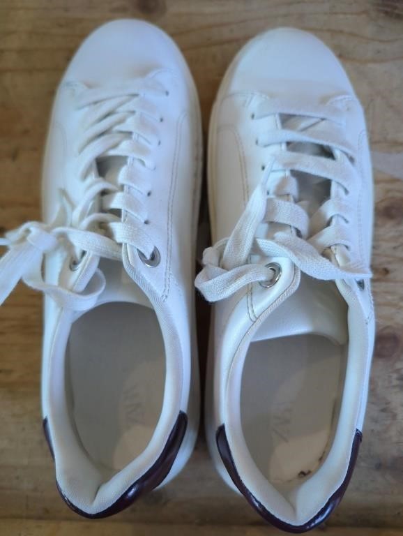 Zara Size 38 (7/8) Women's Running Shoe White