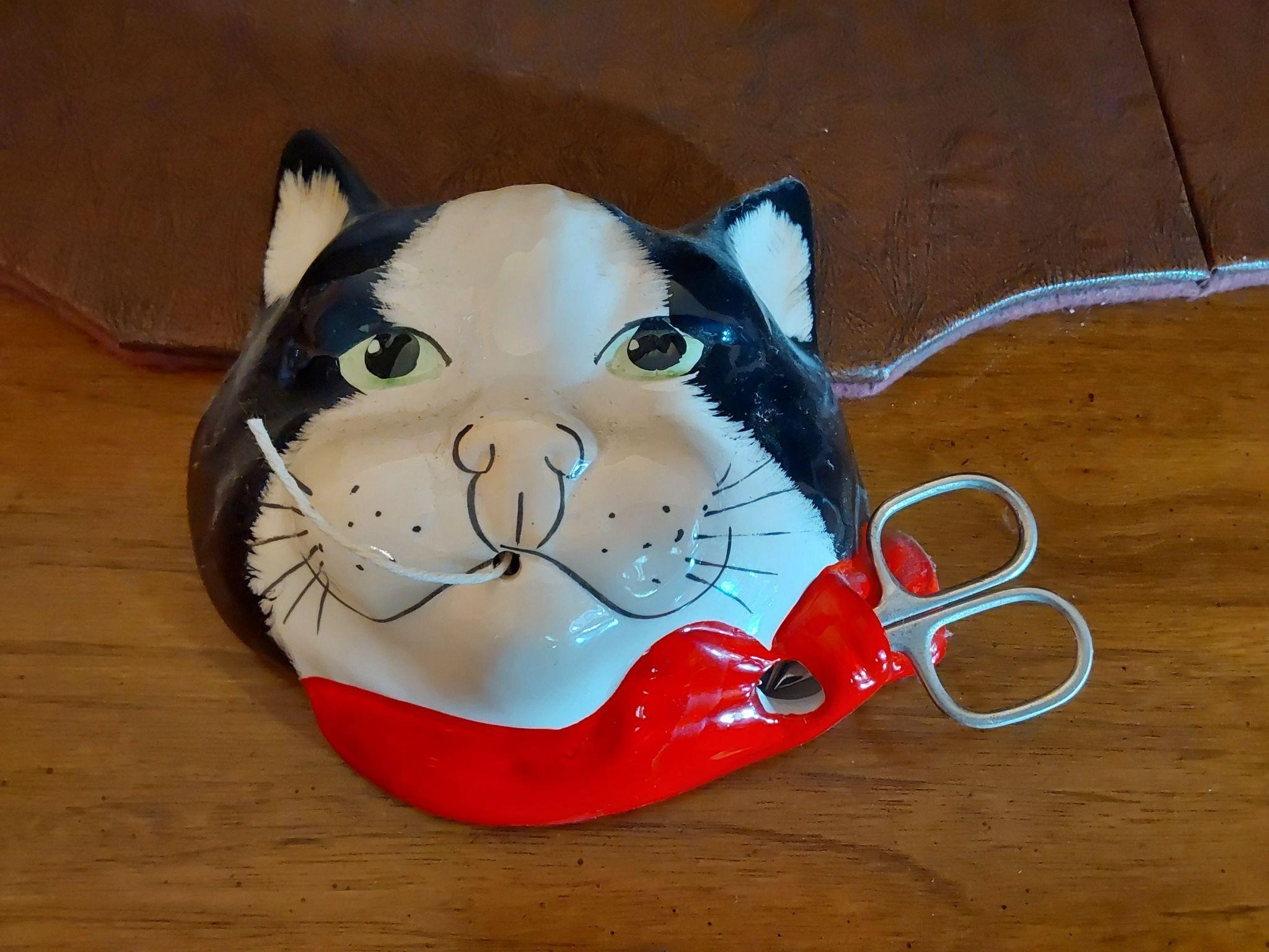 Babbacombe Pottery Cat String Dispenser & Scissors