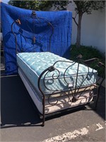 Cast Metal Trundle Daybed w/2 Twin Mattresses