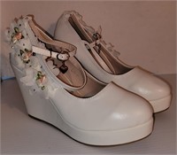 Crystal Queen Bridal Shoes Sz 42 (Appear New)