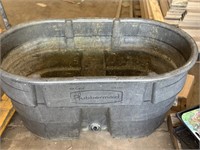 RUBBERMAID  100 Gallon COMMERCIAL STOCK TANK