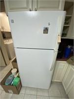 Kenmore Refrigerator 2011 Model w/ Ice Maker