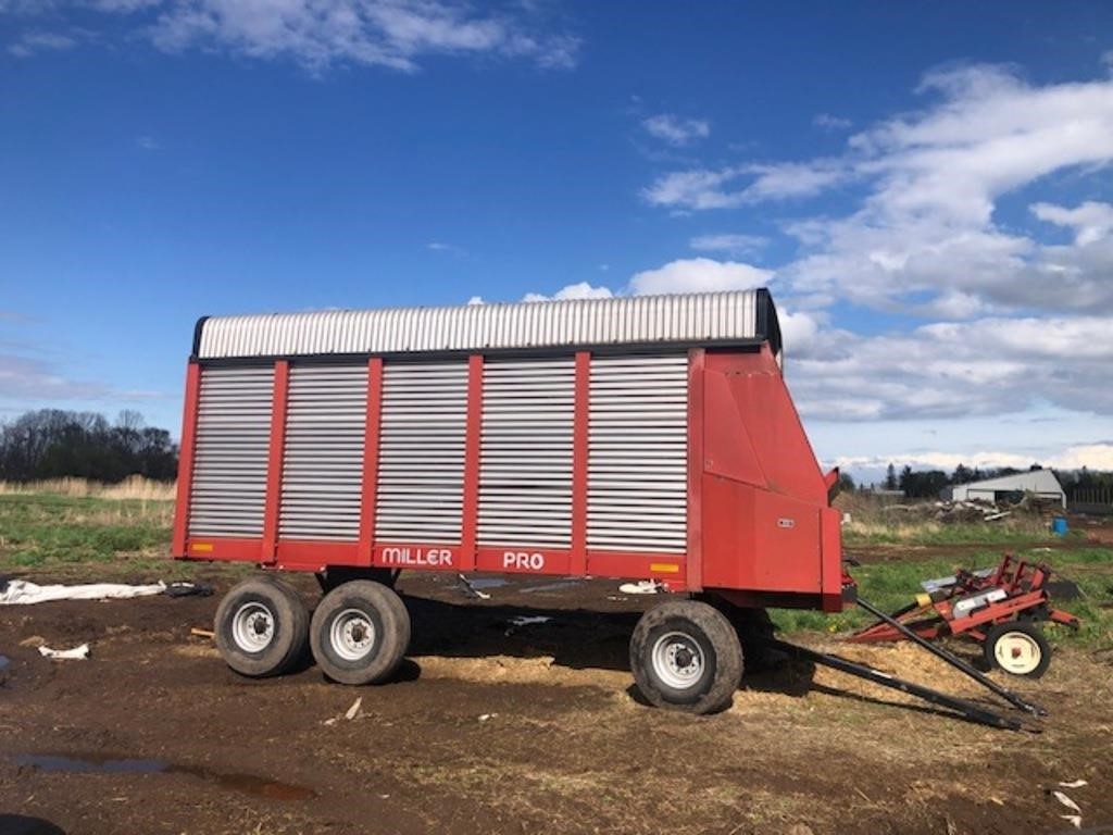 Miller Pro 5300 Forage Box, 18' with Tandem Axle