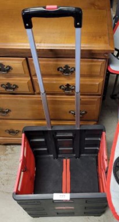 RUBBERMAID ROLLING CART ON CASTER