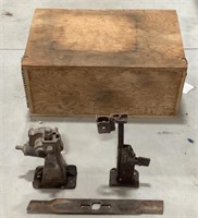 Wood box-27 x 16 x 11.5 w/ jacks-no handles
