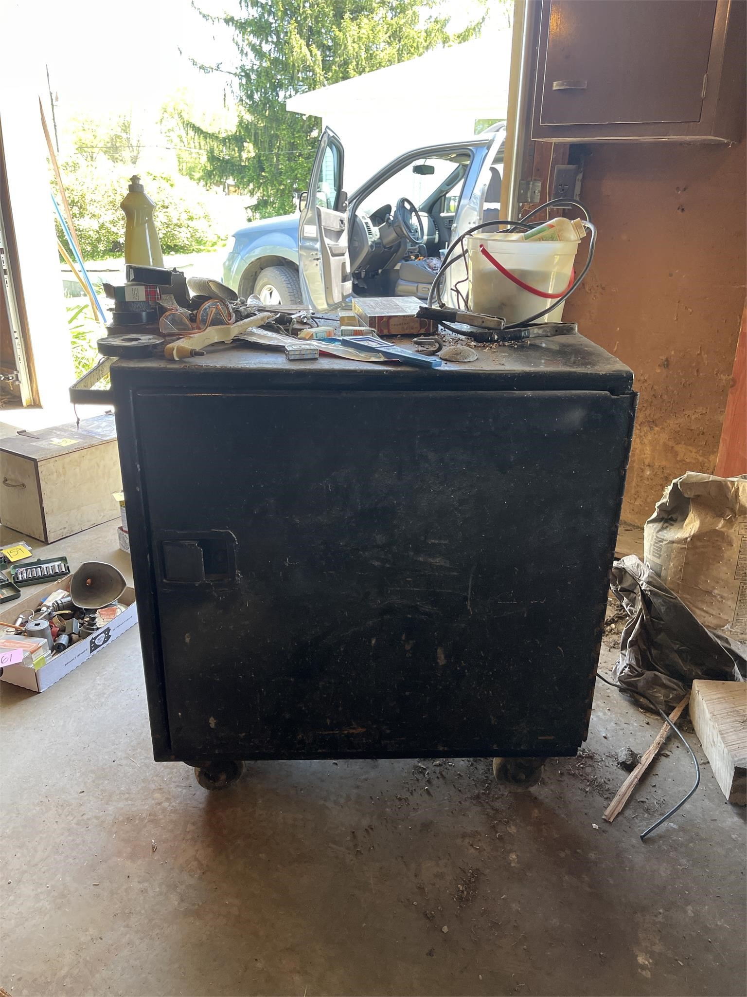 rolling tool cabinet includes contents