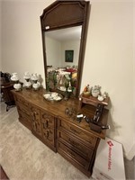 Bassett Dresser 64x30x81 w/ Mirror