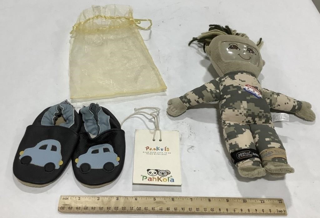 Military stuffy w/ PanKola baby shoes size 18-24
