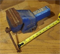 Record #100 ,4 " Bench Vise