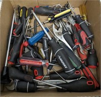 TRAY OF HAND TOOLS, MISC