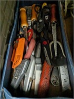TRAY OF  SAWS, HAND TOOLS, MISC