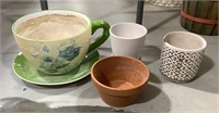 4 ceramic, terracotta flower pots - 1 cracked