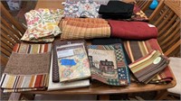 Table cloths & placemat sets /napkins