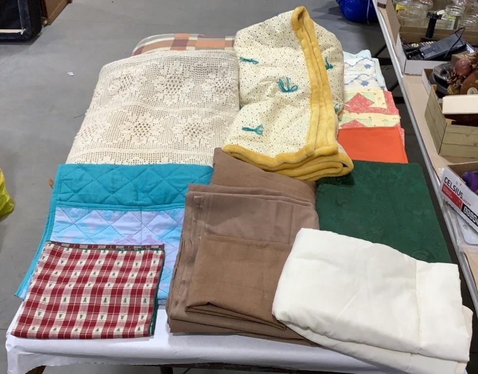 Bedding w/table cloth